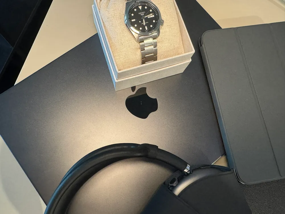 Why I'm in Love with the Apple Ecosystem: Simplicity, Speed, and Seamless Integration